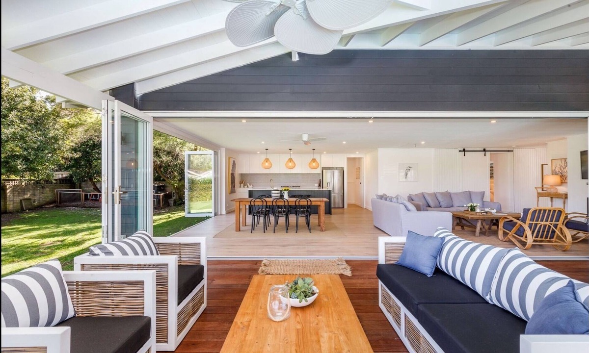 Bayview House | Bayview on Pittwater, beaches, golf course, cafes, great walks & dog park.