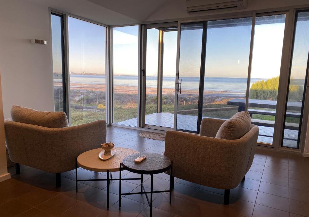 North Beach House | Bayview Retreat - Esplanade home w wifi