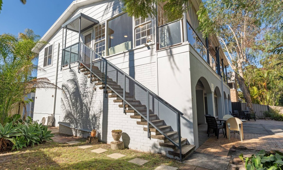 Shoal Bay Apartment | Beach break garden unit!