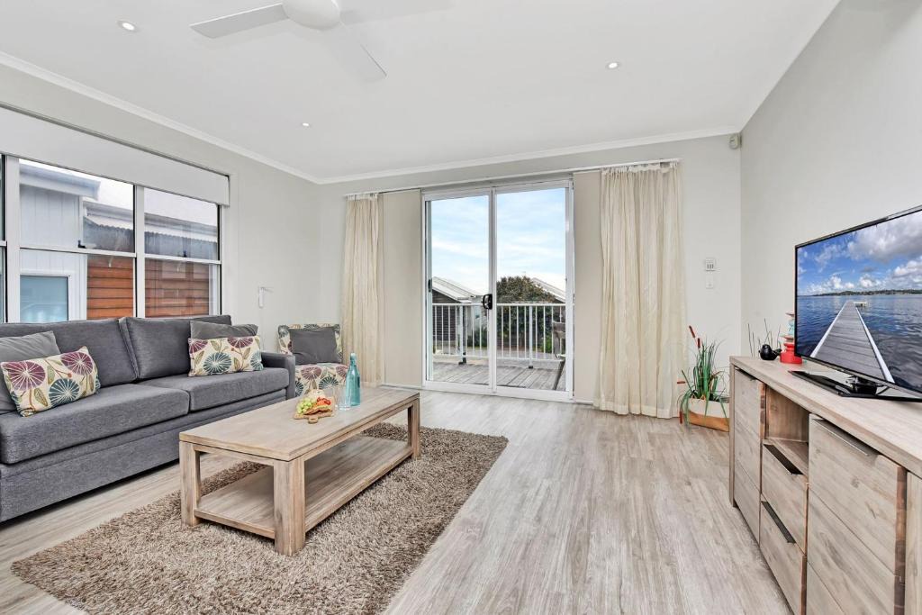 Caves Beach Villa | Beach Escape at Caves Beach Villas