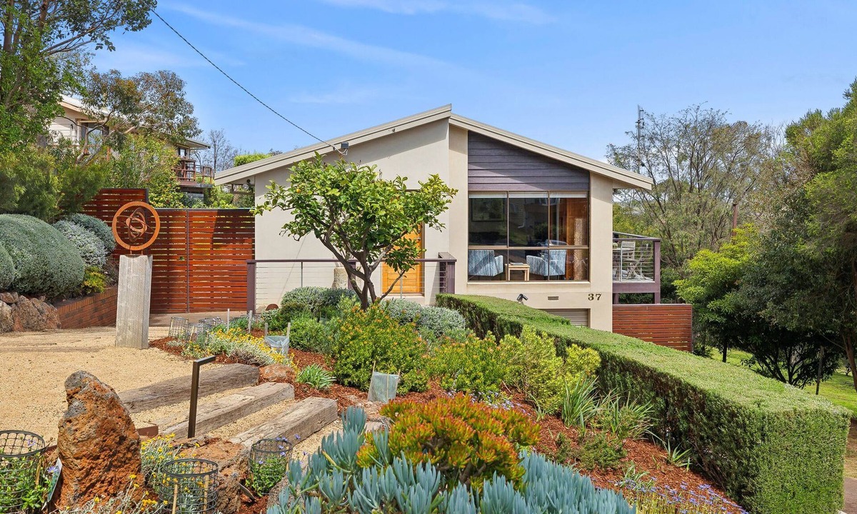 Aireys Inlet House | Beach Haven I Ocean Views I Pet Friendly