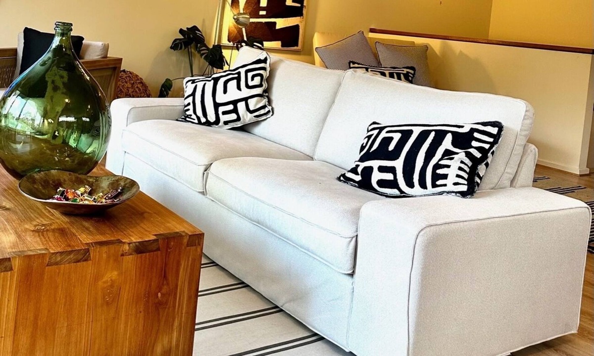 Victor Harbor House | Beach House- beach front Stylish 4 bedroom house