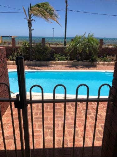 Beresford House | Beach House Opposite Ocean 4 Bed 2 Bathroom with pool