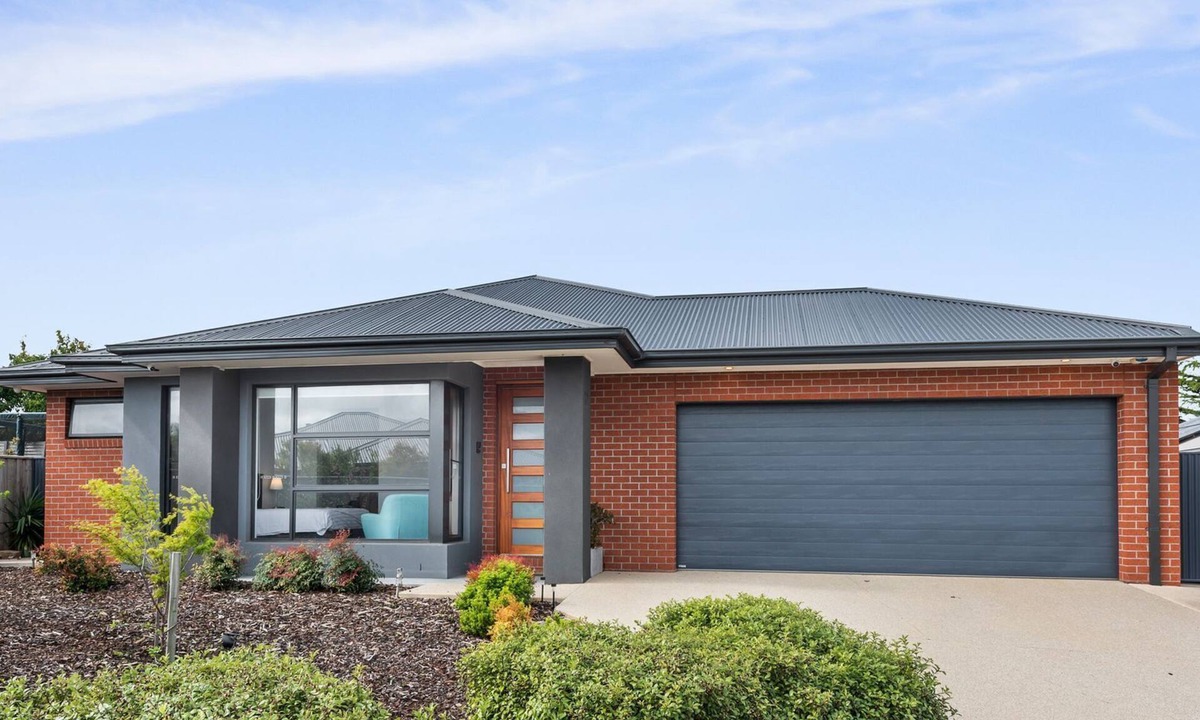 Indented Head House | Beach Life - Modern beach bound entertainment