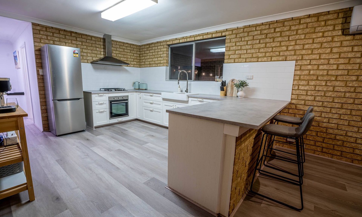 Lancelin House | Beach, sand dunes and pub just minutes away nNewly renovated