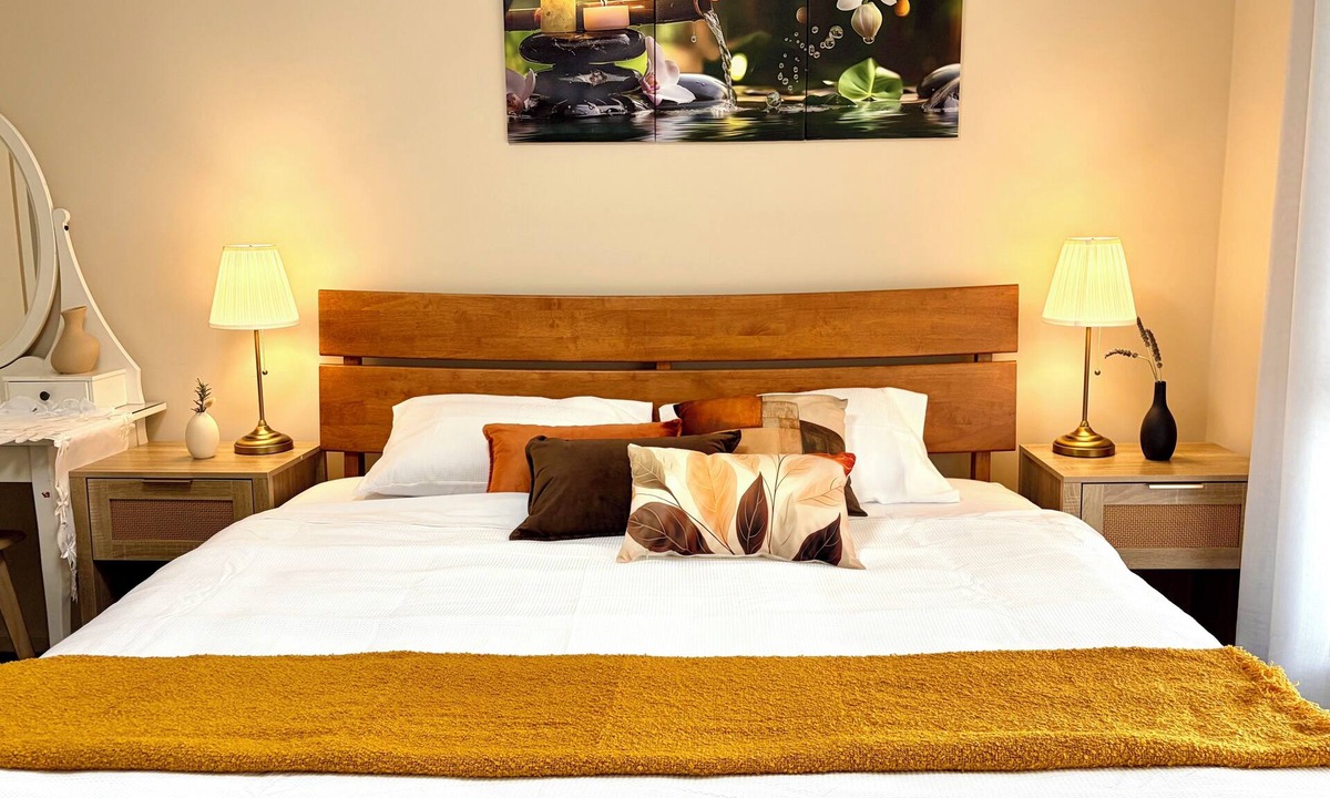 Christie Downs House | Beach&Winery retreat with Lux King, 2 Queen beds, 5BR2bath, sleeps12, Neflix