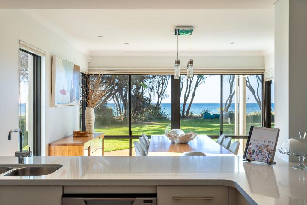 West Busselton House | Beachfront Busselton I Private Properties