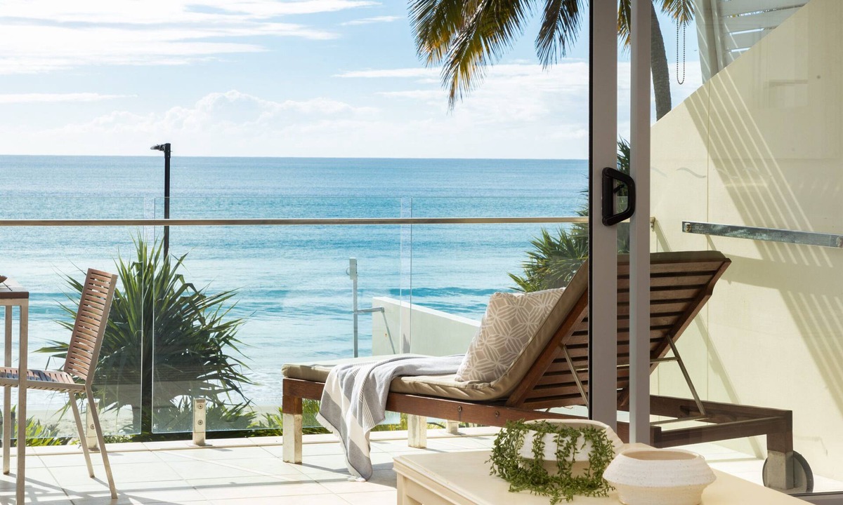 Noosa Heads Apartment | Beachfront Escape
