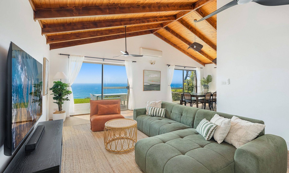 Bermagui House | Beachfront House in Bermagui with private beach access & EV charger available