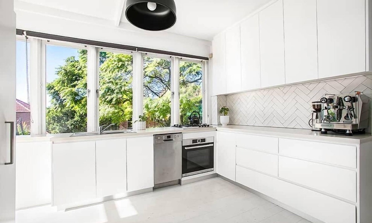 Coogee Apartment | Beachside Escape: 5 min stroll to beach & shops