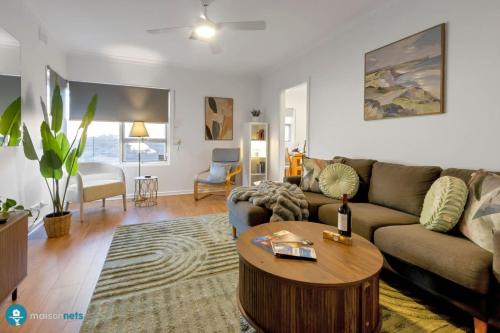 Taperoo House | Beachside Largs Bay Pet Friendly 3 Bed Haven