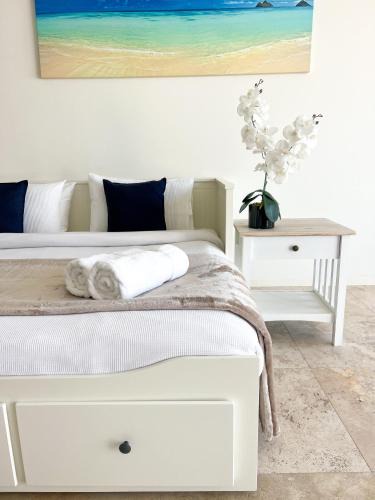 The Entrance North Apartment | Beachside Luxury Penthouse with Breathtaking Views and Private Rooftop Terrace