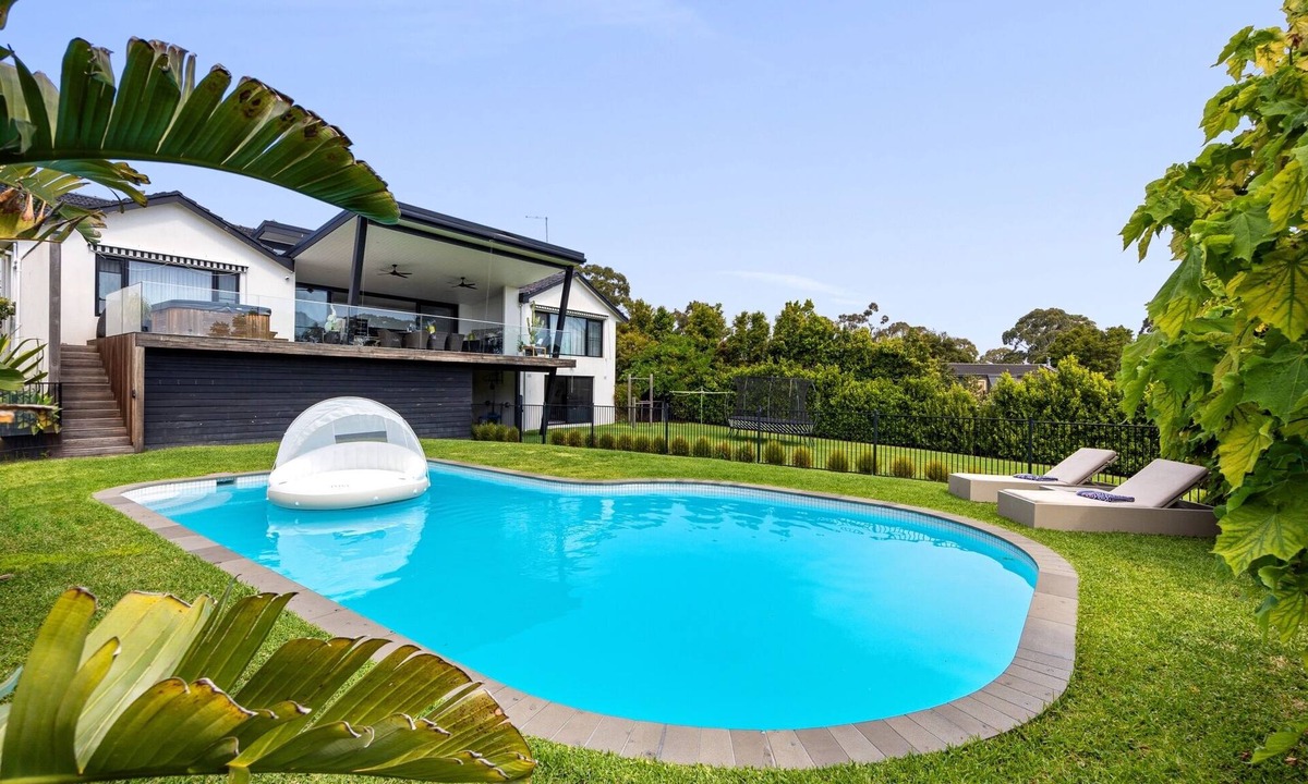 Mount Eliza House | Beachside Luxury with bay views.Mount Eliza
