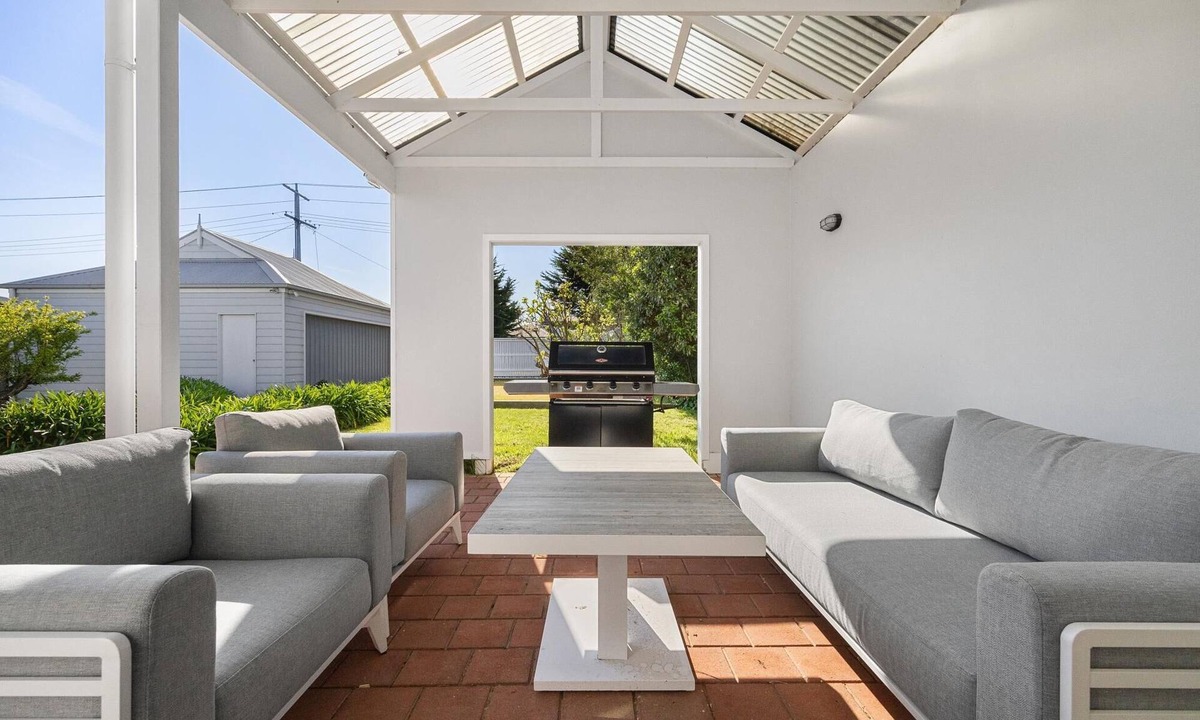 Blairgowrie House | Beachside Retreat Blairgowrie - Only 200m to the charming Blairgowrie Village and Bay beach
