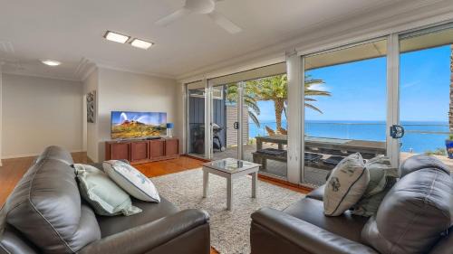 Killcare Heights House | 'Beachview' by HolidayCo
