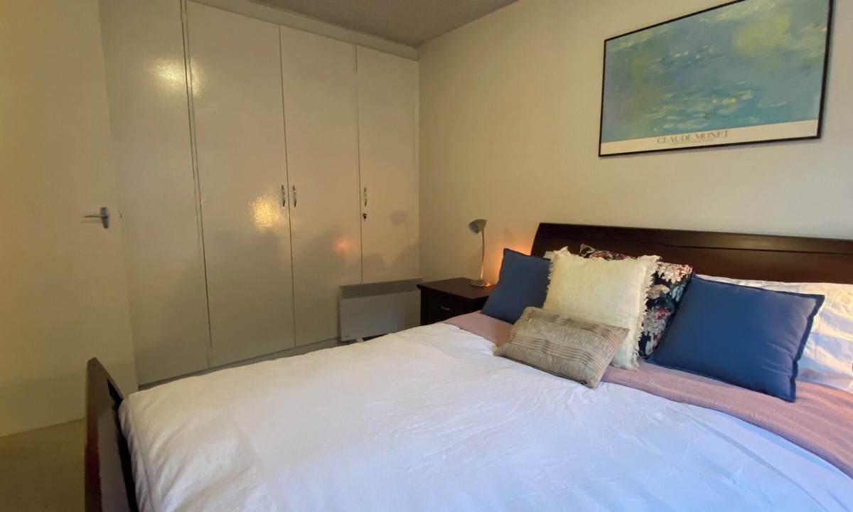 St Kilda West Apartment | Beautiful 2-bed Unit in St Kilda West w/Parking