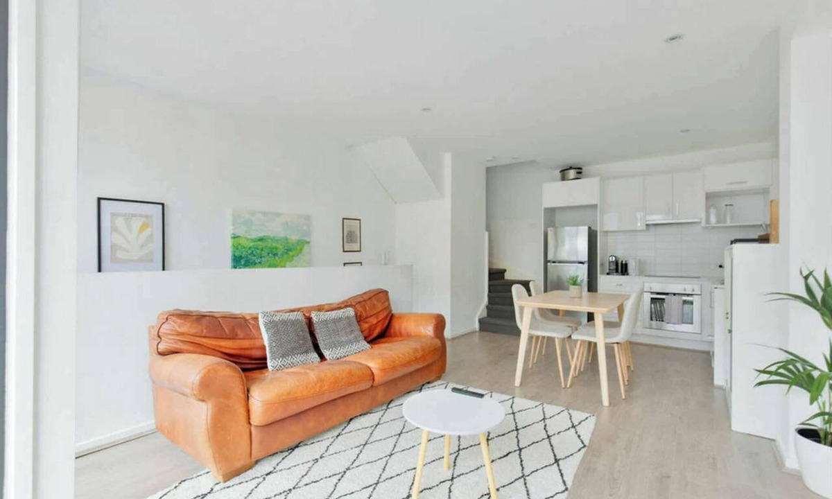 St. Kilda East Apartment | Beautiful 3BDR 2BA Townhouse in St Kilda East