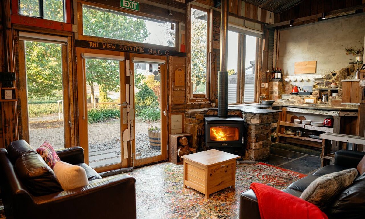 Upper Wakefield Villa | Bed In A Shed Suite – Intimate Artisan Stay