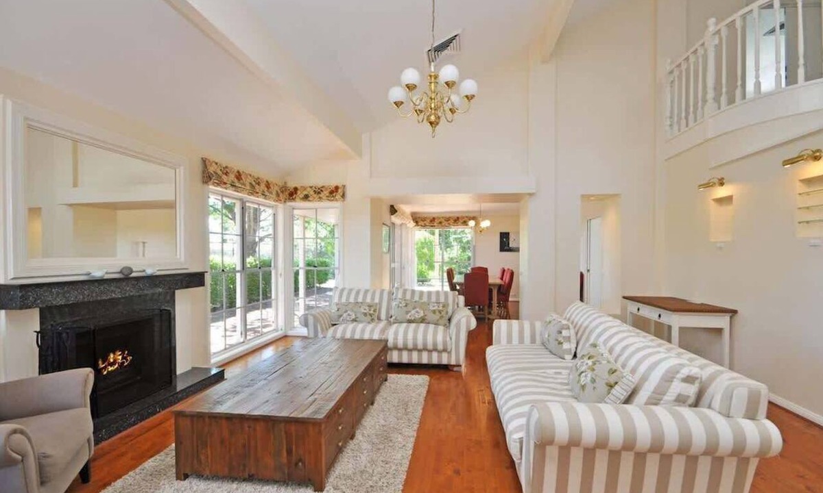 Pokolbin House | Beggars Bridge Vineyard Homestead w/pool + wifi + tennis + vineyard
