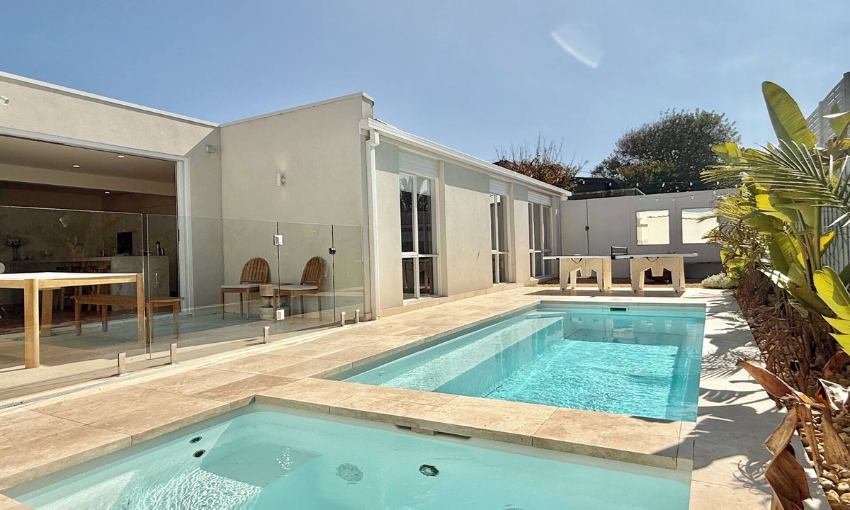 Blairgowrie House | Beige Beach House Blairgowrie