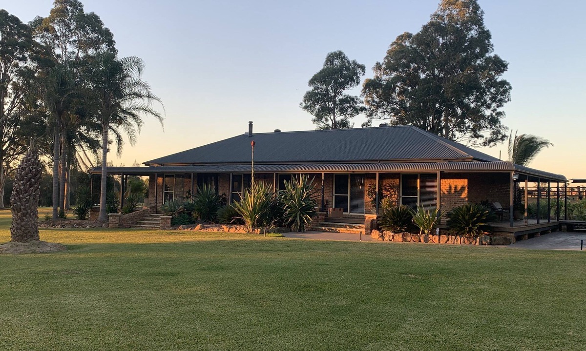 Nulkaba House | Bella Farm Hunter Valley. Rustic & Elegant Farmhouse with Outdoor Spa. Firepit.