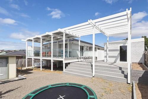 Portarlington House | Bellarine Bungalow - Bay Breezes & Wineries Galore