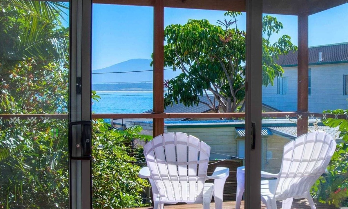 Bermagui House | Bermagui Bay Beach House - Bungalow. Pet friendly in the heart of town.