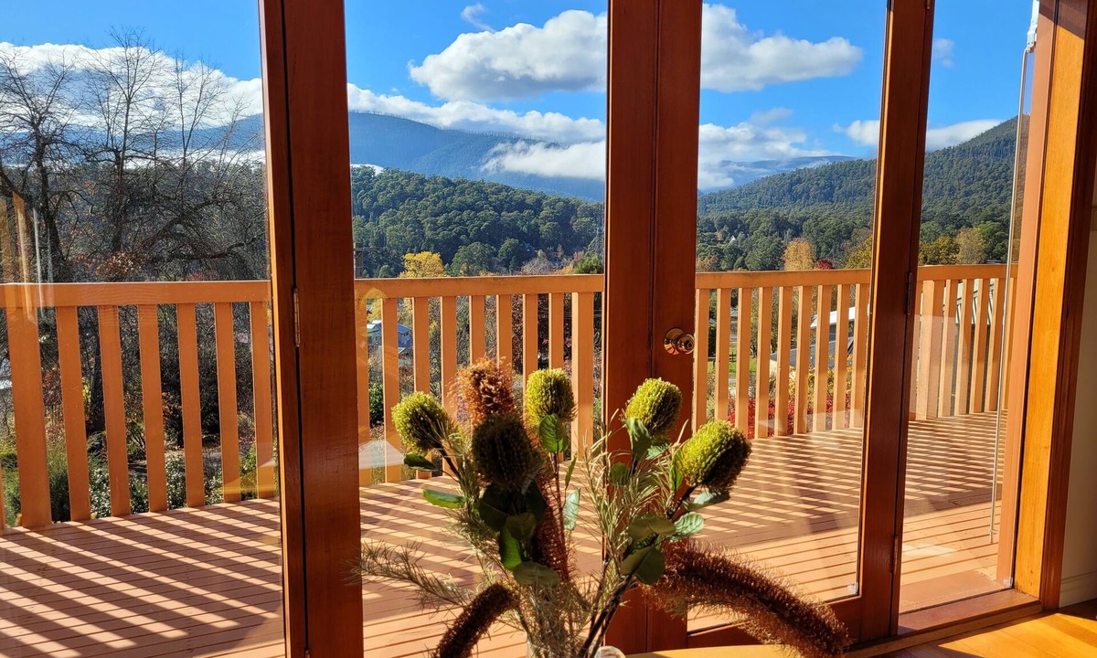 Marysville House | Best views in Marysville high up on the hill!