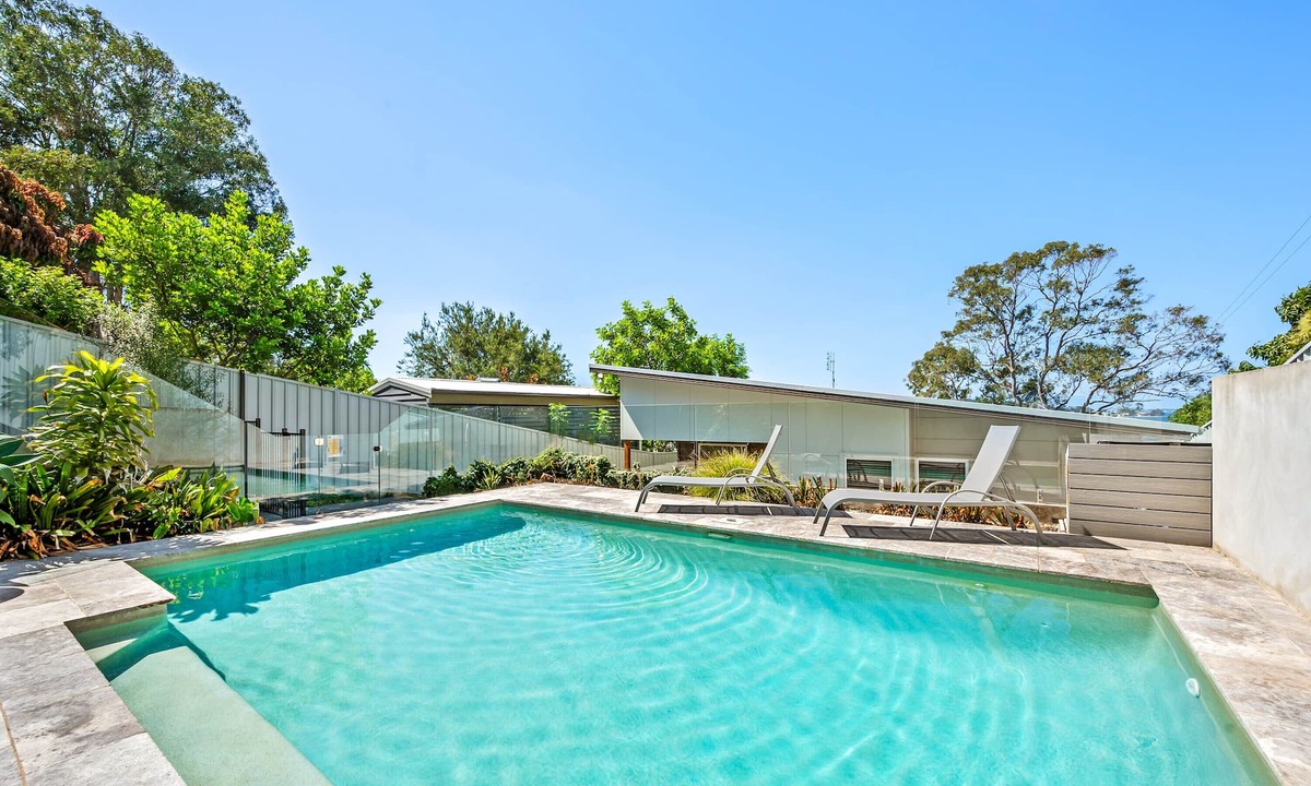 Fishing Point House | ☀️ Biraban Lakefront 🛥 Jetty & Mooring 🏖 Pool 🐶 Dog Friendly