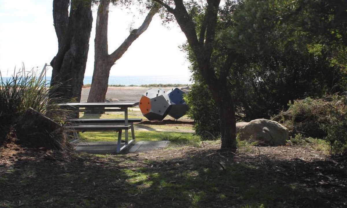 Bridport Cottage | Bircoo Cottage Beach and golf getaway