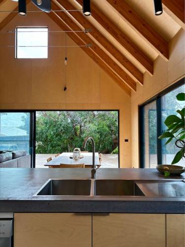 Port Campbell House | Black Pearl - NEW Minimal Style Scandi Beach House