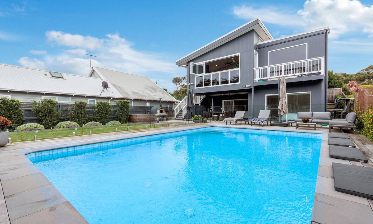 Blairgowrie House | Blair Rise - large 6 bedroom home with solar heating swimming pool