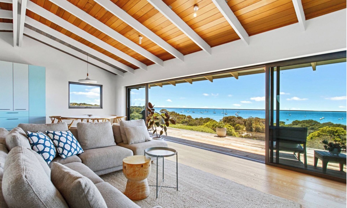 Blairgowrie House | Blairgowrie Views– Relaxing Coastal Retreat with Stunning Bay & Marina Vista