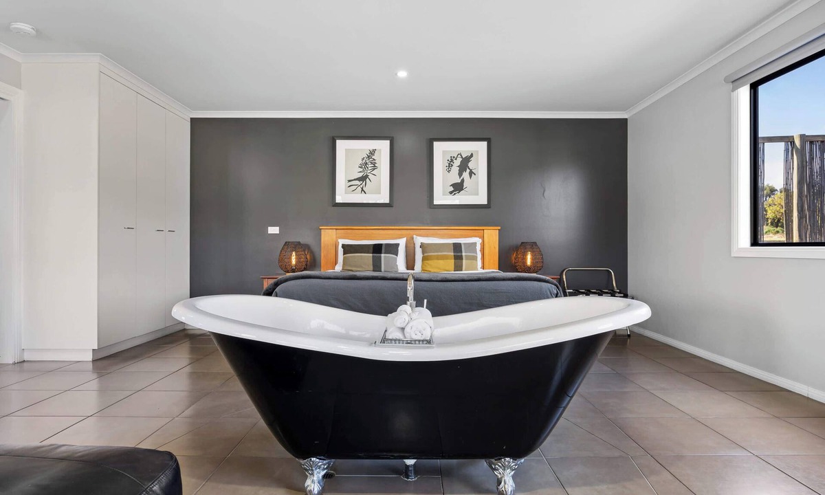 Pomonal Cabin | Blaze Rock Retreat | Private Couples Escape in the Grampians