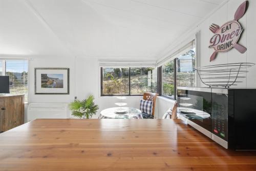 Nubeena House | Blossoms on the Bay - 4 Bedrooms