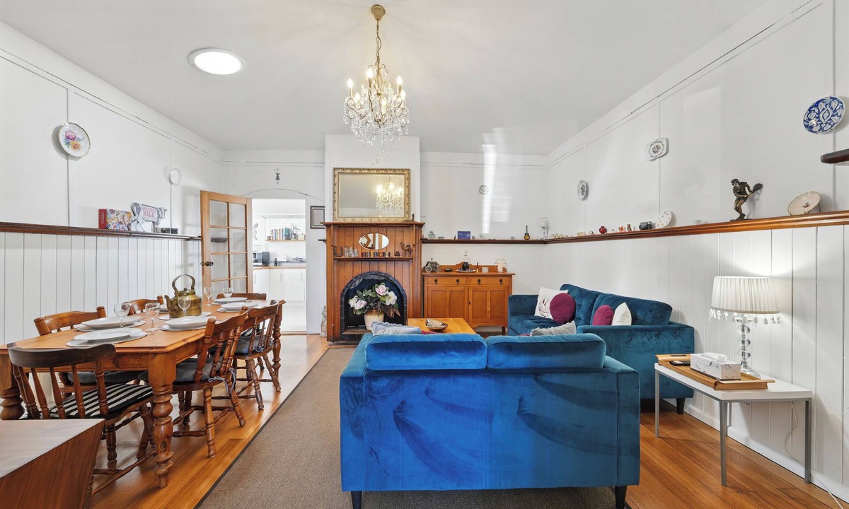 Nubeena House | Blossoms on the Bay - Nubeena