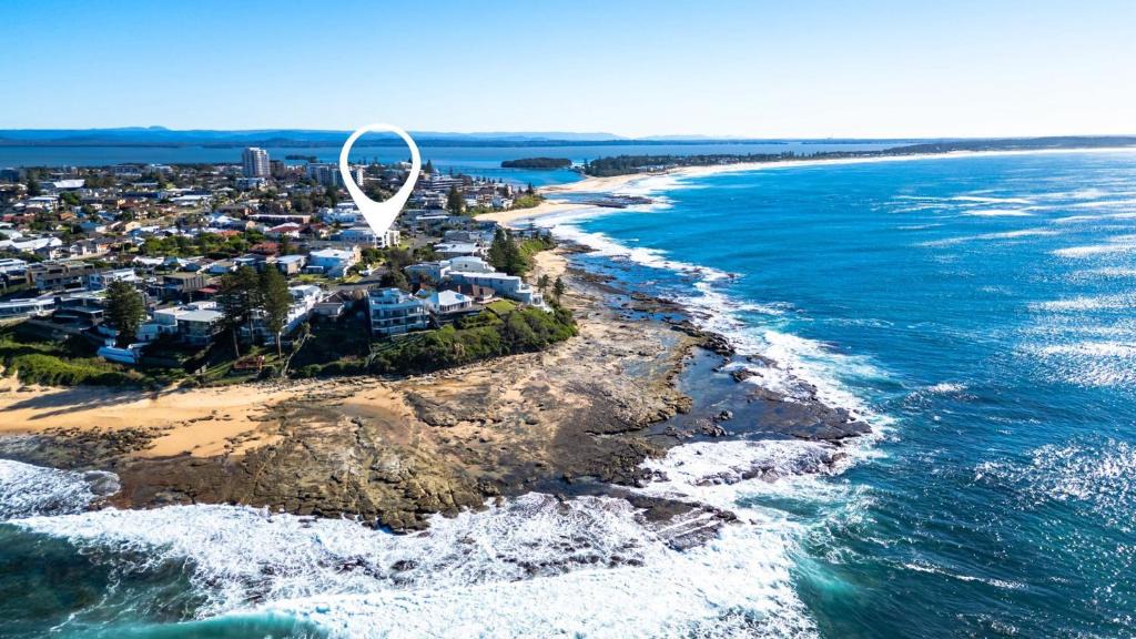 Blue Bay House | Blue Bay Luxe 3br Coastal Retreat W Ocean Glimpses