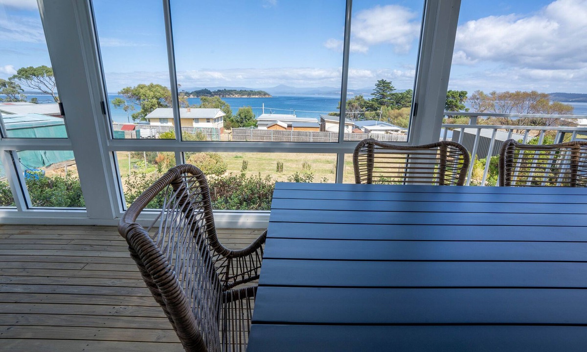 Alonnah House | Blue Cottage Bruny Island