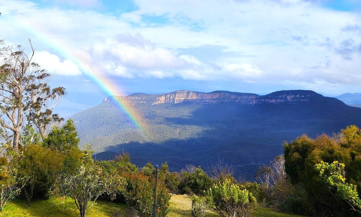Leura House | Blue Mountains Rhapsody - Point Blank Views Clifftop