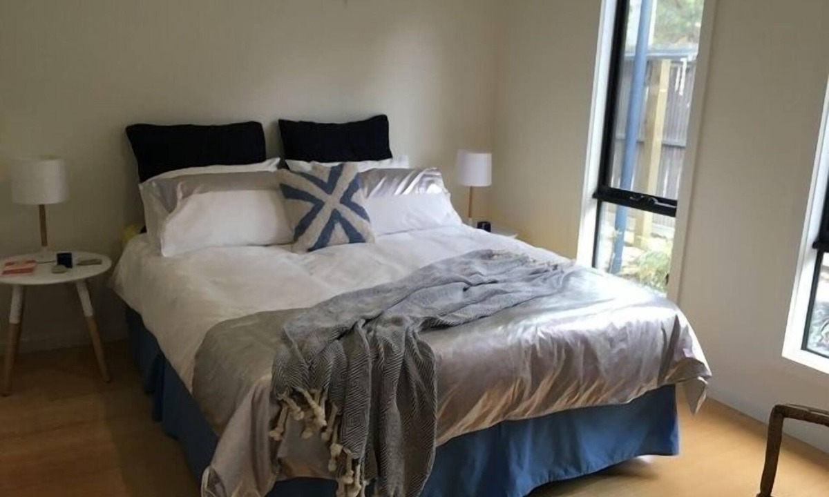 Indented Head Cottage | Blue Seashell Cottage a short walk to the beach