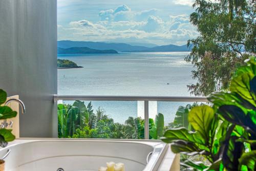 Hamilton Island Apartment | Blue Water Views 17 - by Whitsunday Holidays