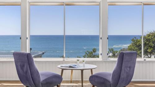 Yamba House | Blue Waters - Coastal Views Across Convent Beach - Holiday Yamba