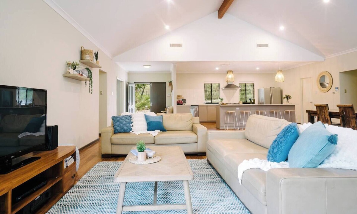 Margaret River House | Blue Wren Secluded Bushland Retreat with Pool