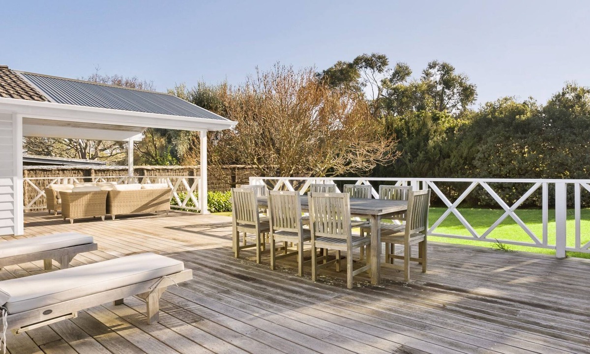 Portsea House | Bluehaven Great location short stroll up the to village