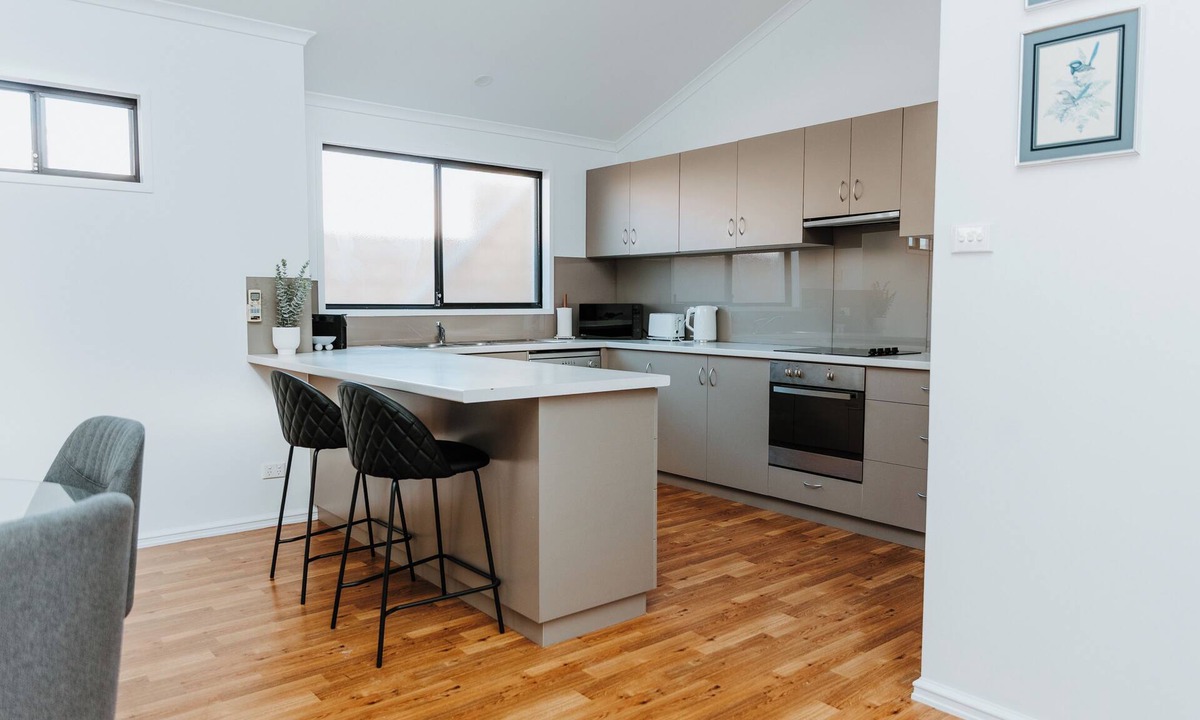 Bluff Point House | Bluff Point Coastal Townhouse - 3 Bedrooms - Sleeps 6 - Double Garage