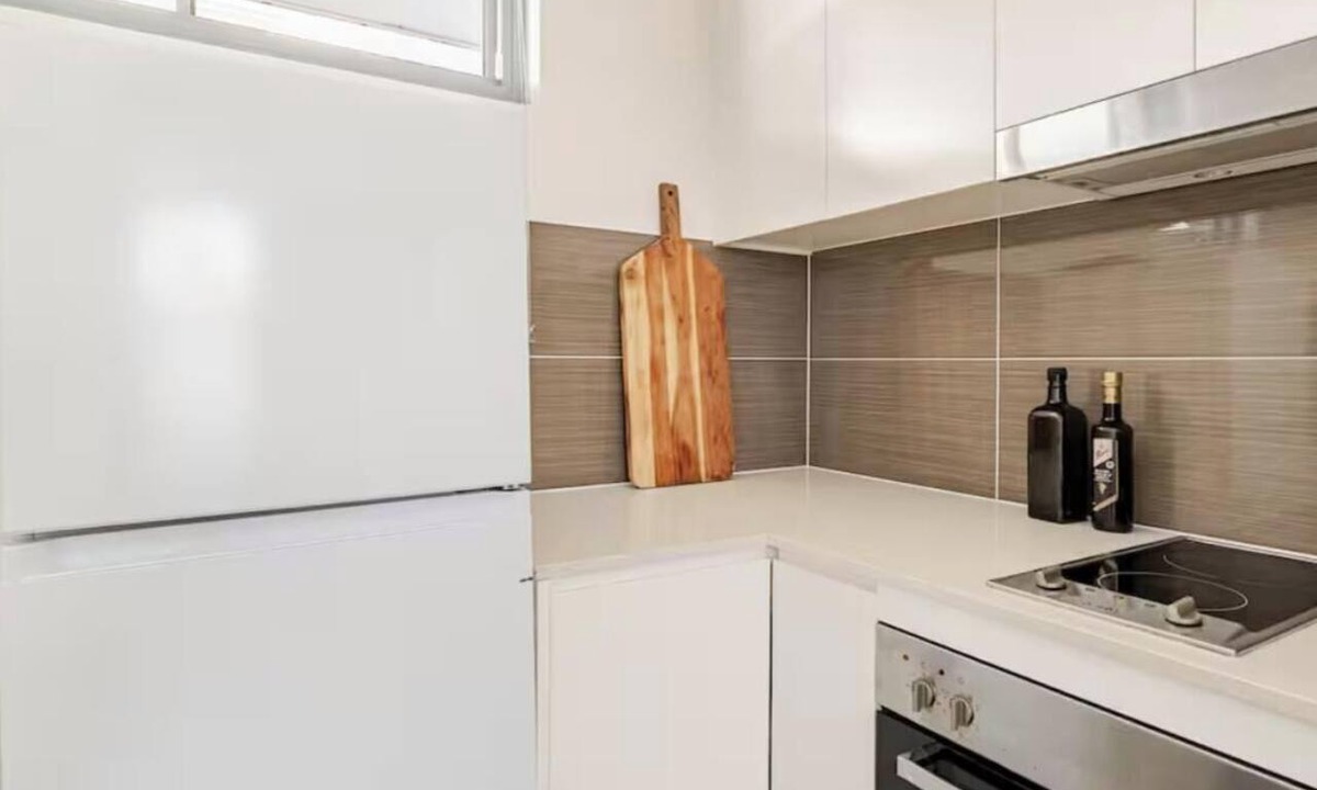 Bondi Beach Apartment | Bondi Beach Studio | Queen Bed, Full Kitchen & AC