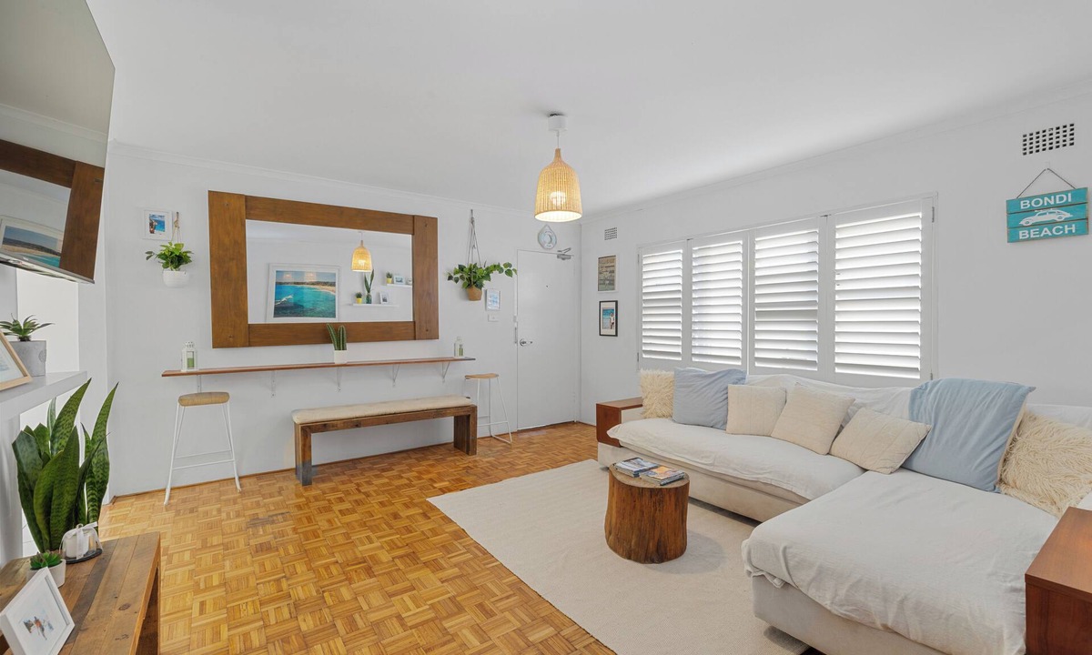 North Bondi Apartment | Bondi beachside beauty location on iconic Bondi beach. 2 min walk to beach