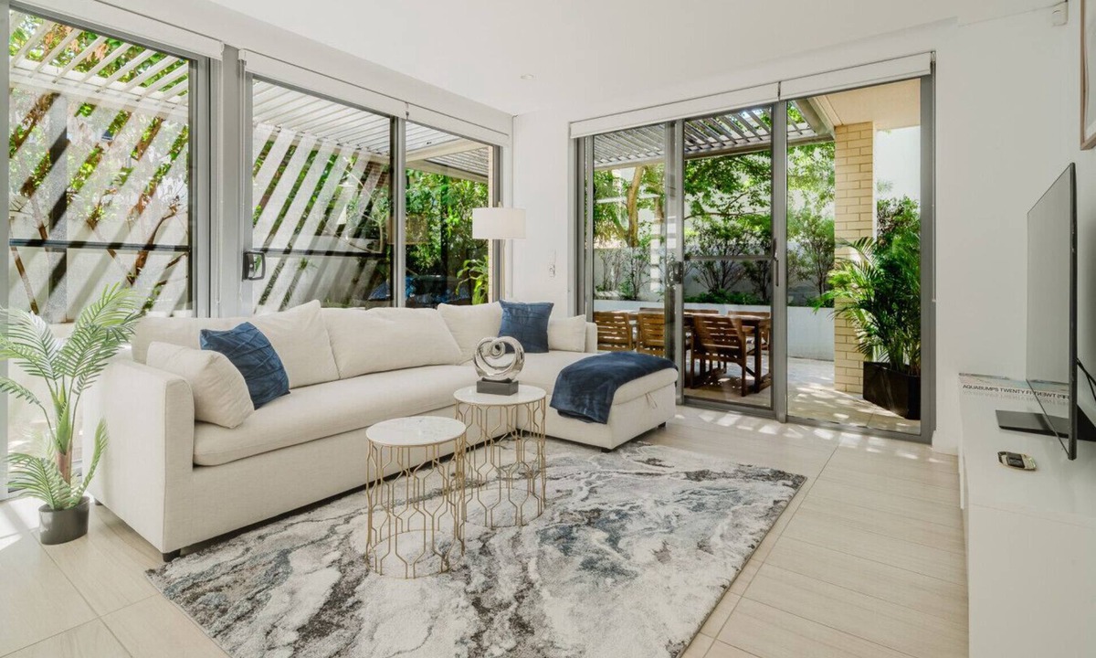 Bondi Apartment | Bondi Luxe Retreat | Modern 2BR | Hot tub + Sauna