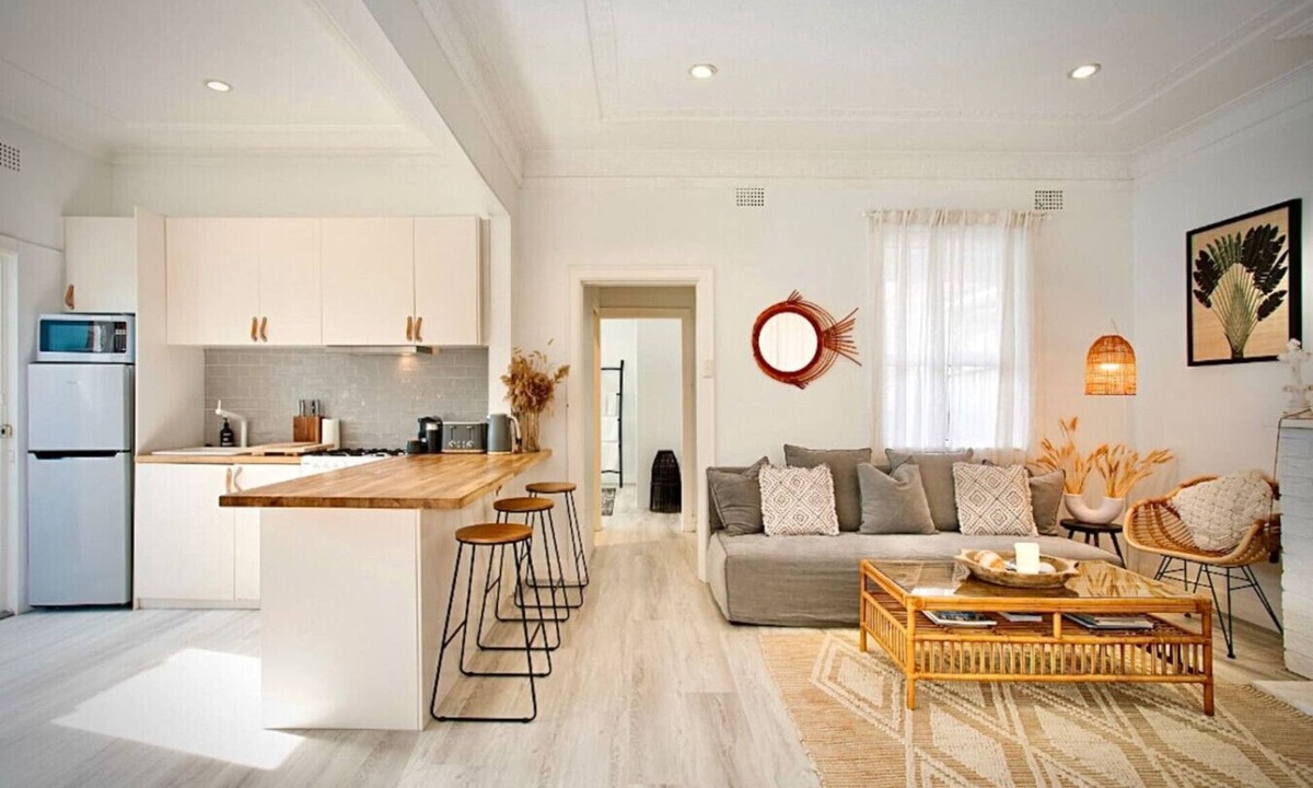 North Bondi Cottage | Bondi Surf Cottage - AC Backyard Laundry
