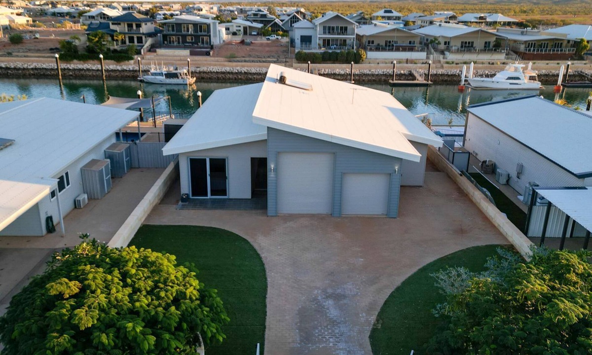 Exmouth House | Bonefish - Marina house with a jetty and a viewing platform!